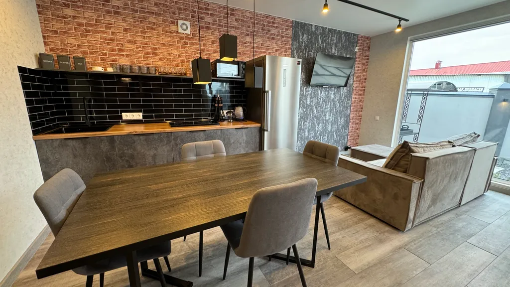 Дом с крытым бассейном