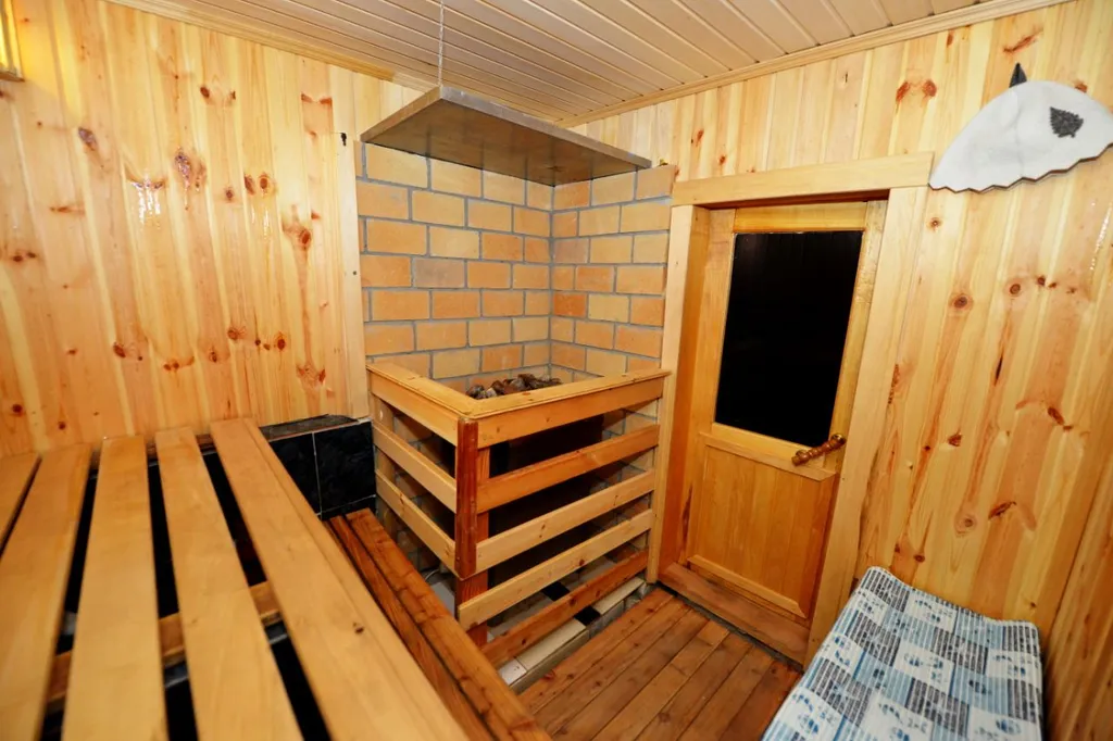 Дом с сауной и бассейном