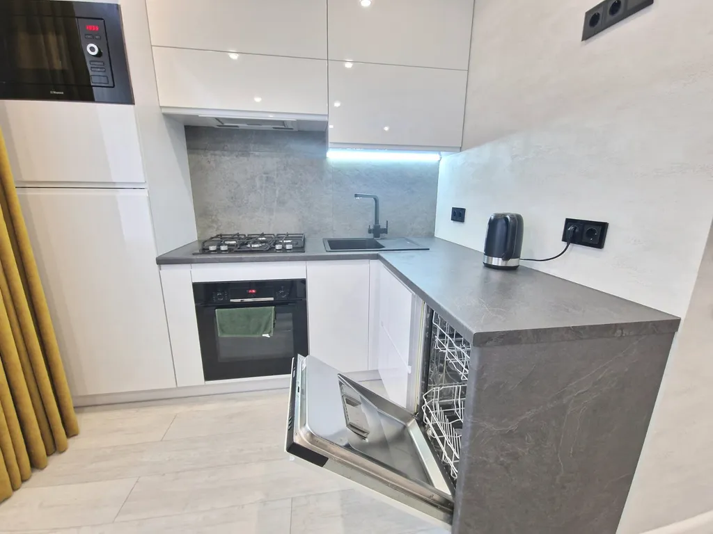 Современная 3-комнатная квартира напротив площади Победы