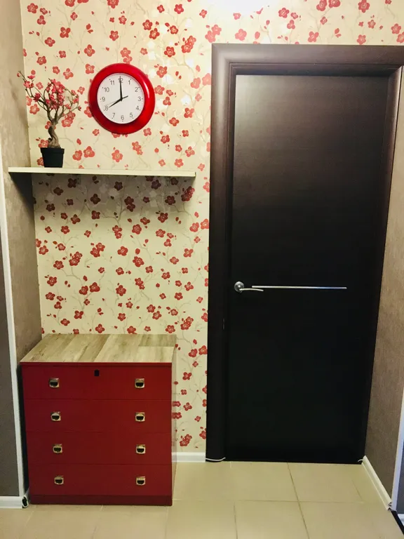 Евротрешка возле Крокус Экспо у моста к метро Мякинино