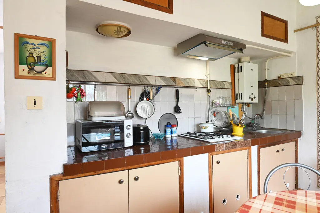 Этаж в коттедже с огромным балконом, 2 спальнями, гостиной и кухней