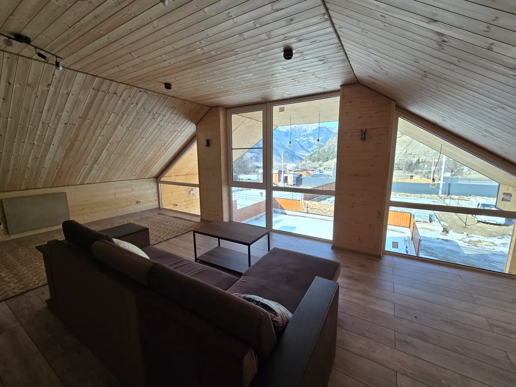 Уютный новый дом в горах