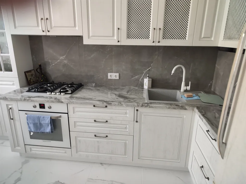 Квартира с видом на горы в 600 метрах от моря по тенистой аллее из сосен