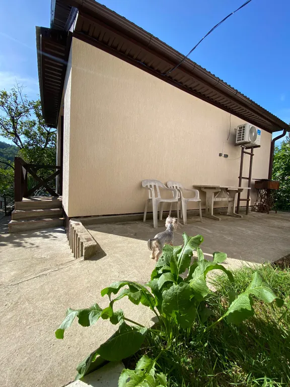 Домик среди гор