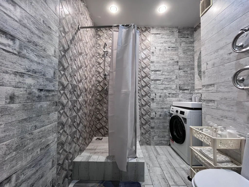 Апартамент с балконом возле аэропорта