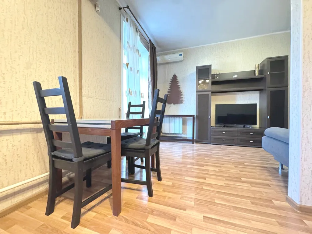 3-комнатная квартира в центре с балконом и кондиционером