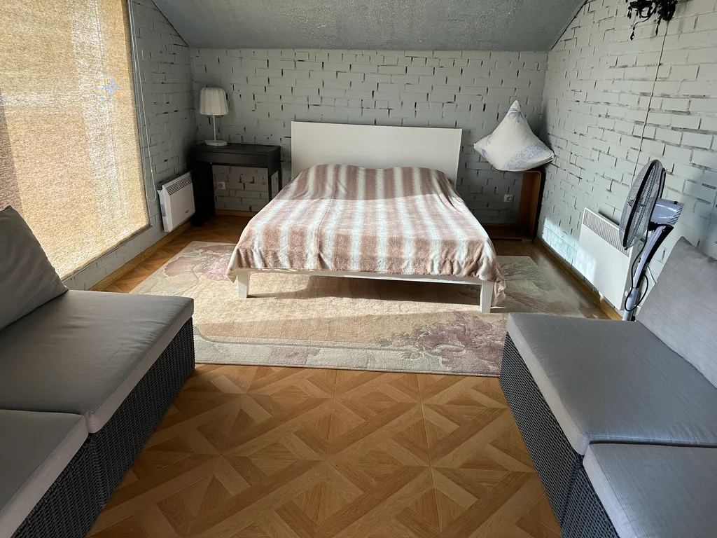 Уютный дом на берегу реки Волга