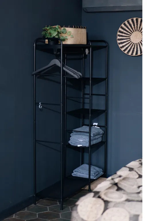 Место силы в лесу на берегу реки