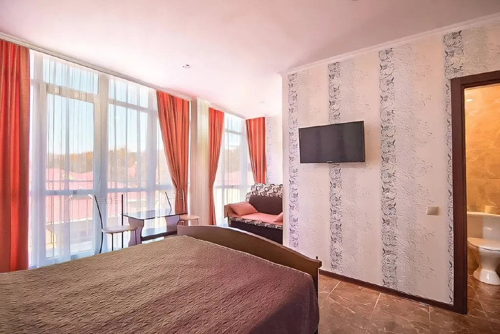 Квартира Квартира Трехместный номер с личным балконом и всеми удобствами — Адлер