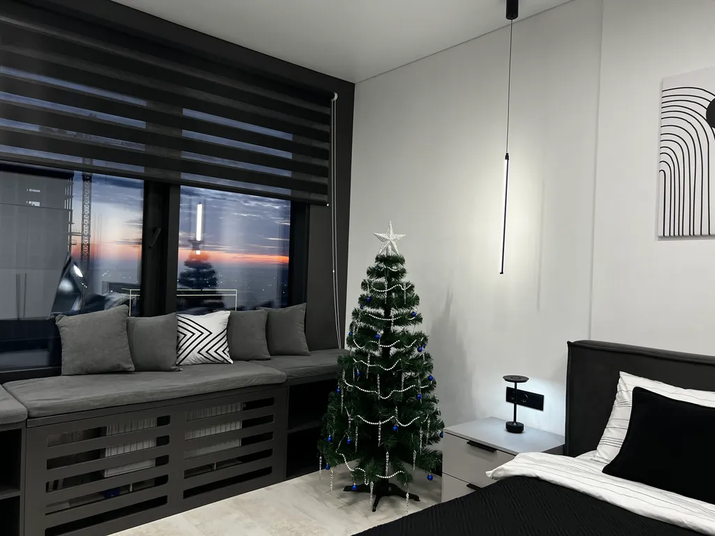 Премиальная квартира в центре города на высоком этаже в ЖК Республика