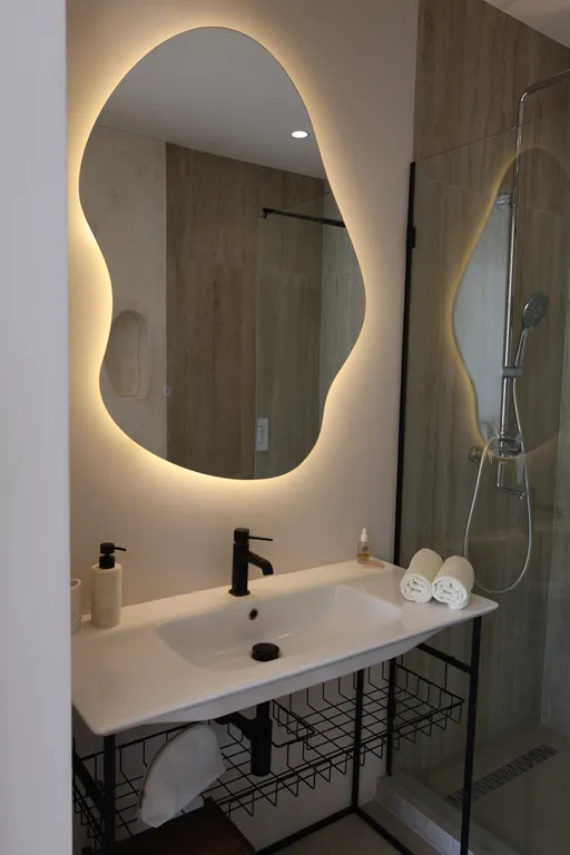 Светлый коттедж с видом на море