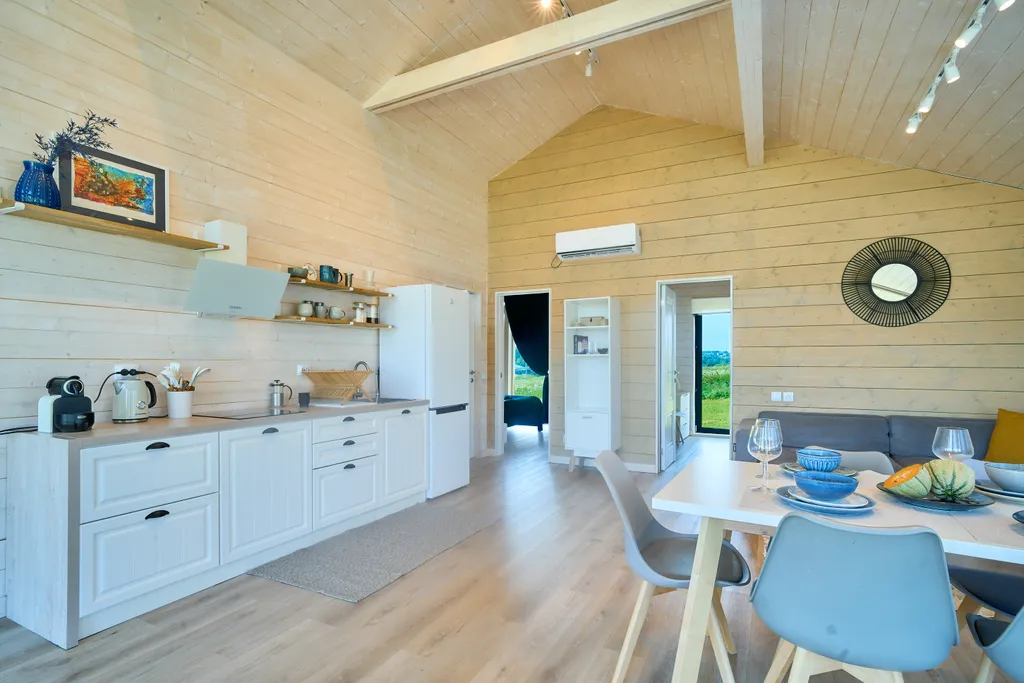 Дом с видом на пруд