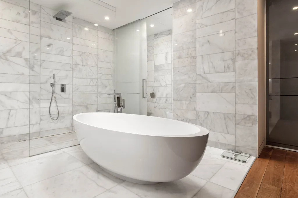 Апартамент в Москва Сити с панорамной ванной