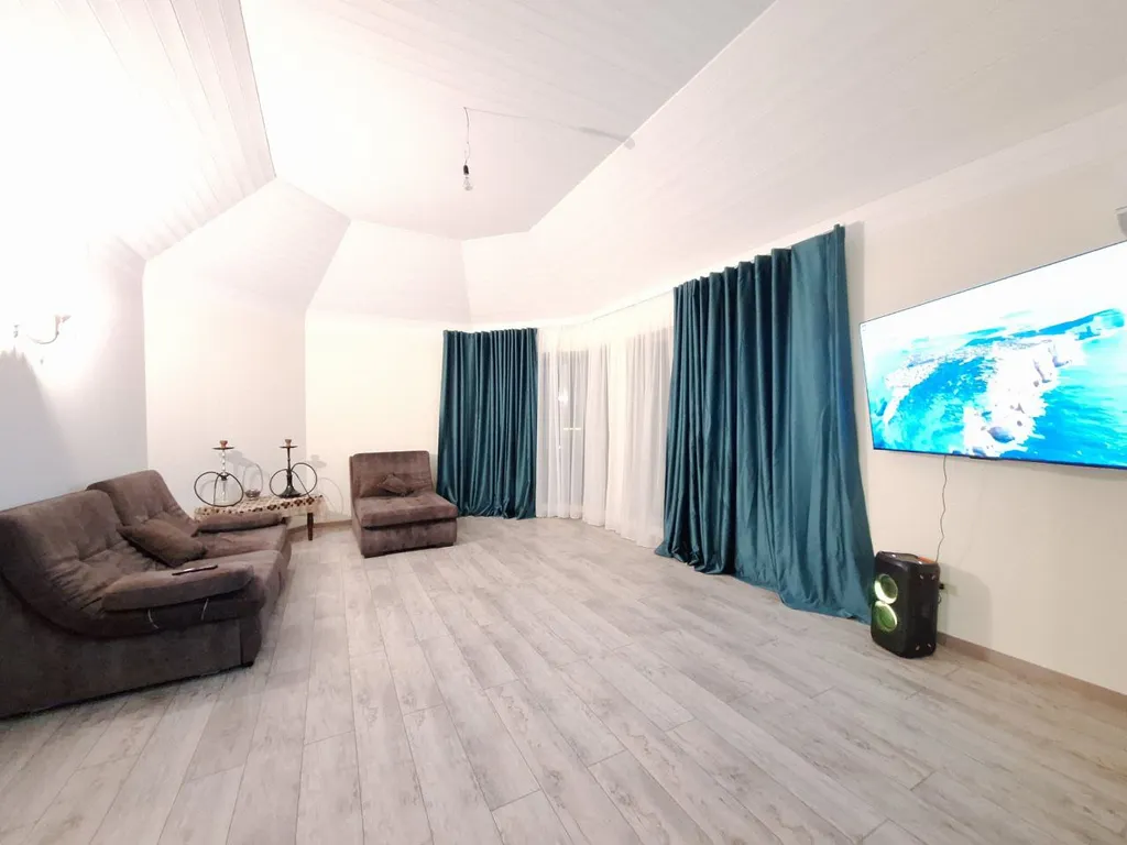 Большой 3х-этаж. дом на берегу моря