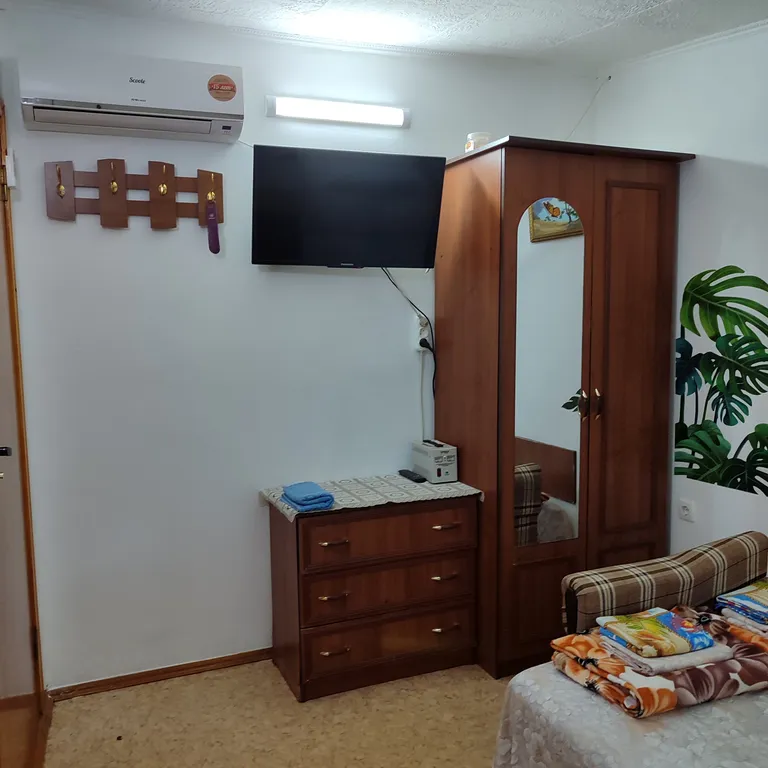 Маленький уютный домик на море