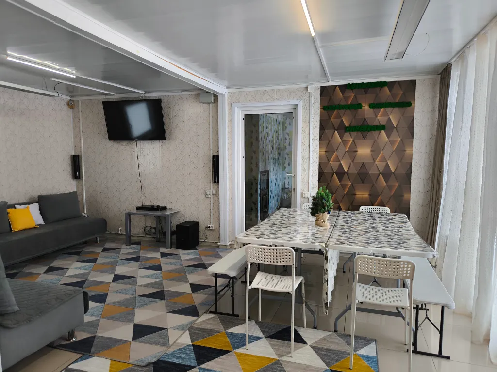 Комфортабельный 2-этажный дом с панорамным остеклением и русской баней