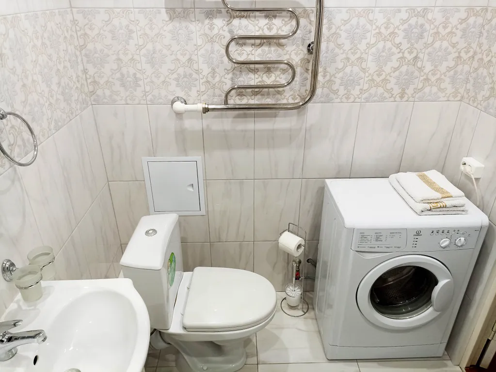 Стильная просторная квартира с модными кроликами в Орбите