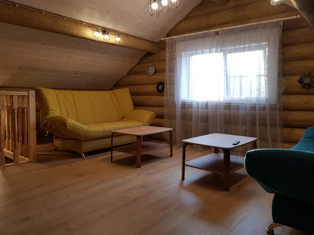 Дом у пруда