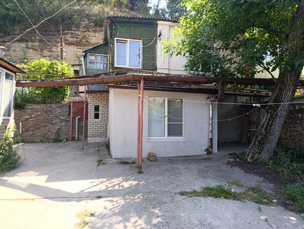 Трёхкомнатная часть дома в самом центре