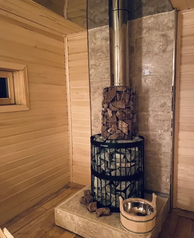 Домик в лесу с баней