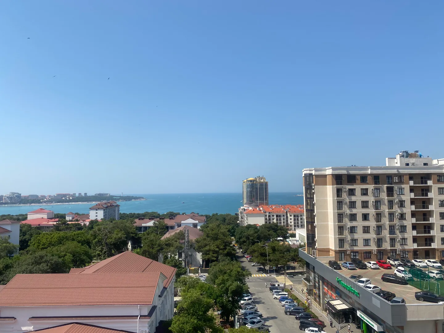 Вид с квартиры на море