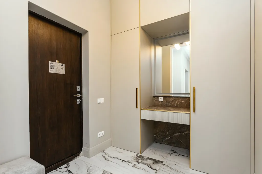 Стильные Апартаменты в центре Ялты «Yalta Plaza Holidays» 100м до Моря