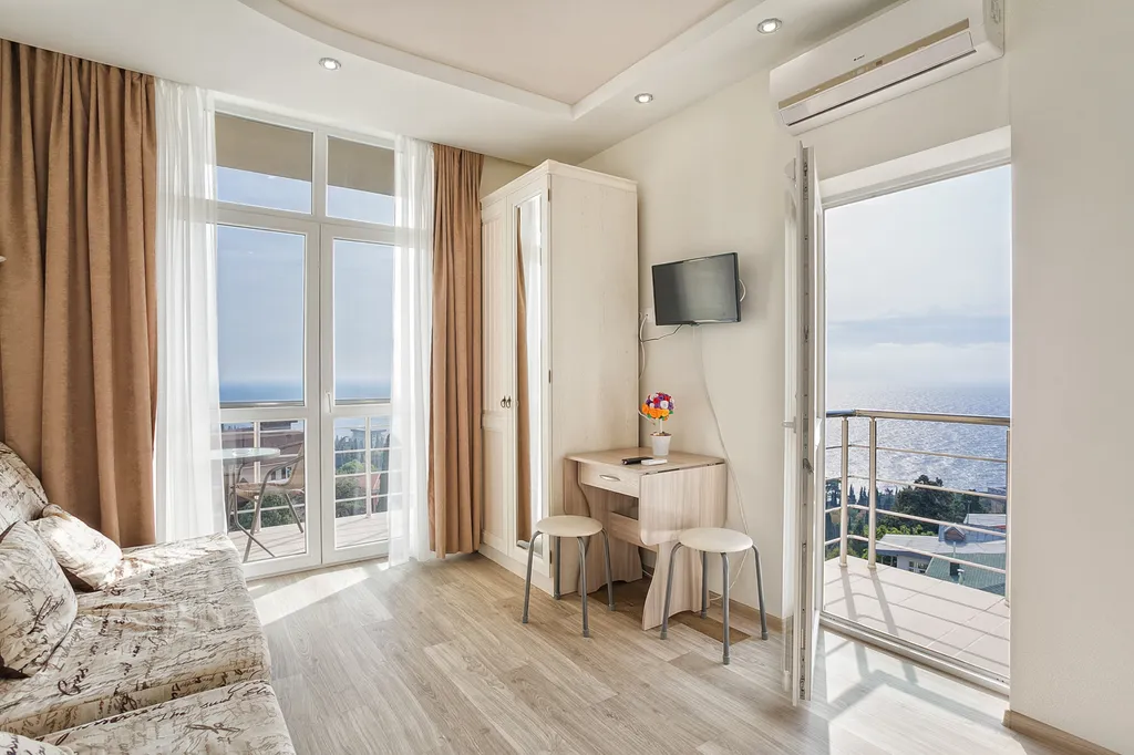 Уютная студия с шикарным видом на море у горы Кошка