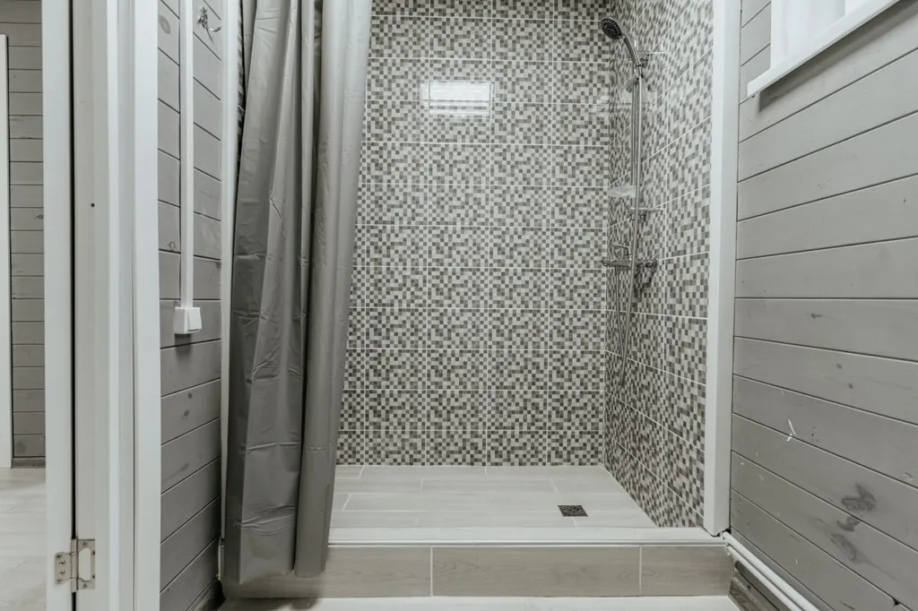 Домик у озера