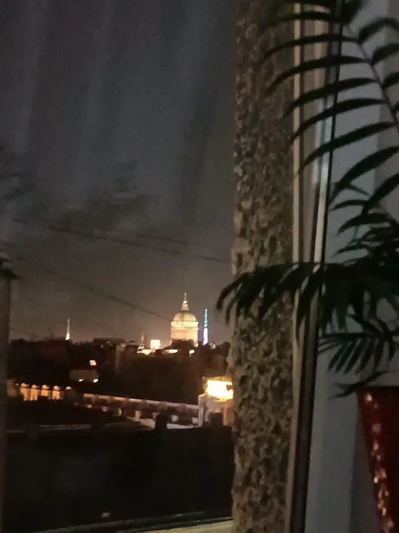 Комната с видом на Казанский собор