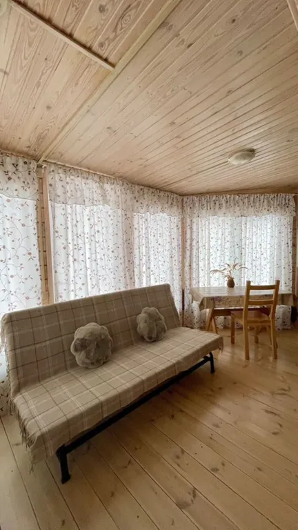 Домик на берегу Оки на территории сельской усадьбы Варежка