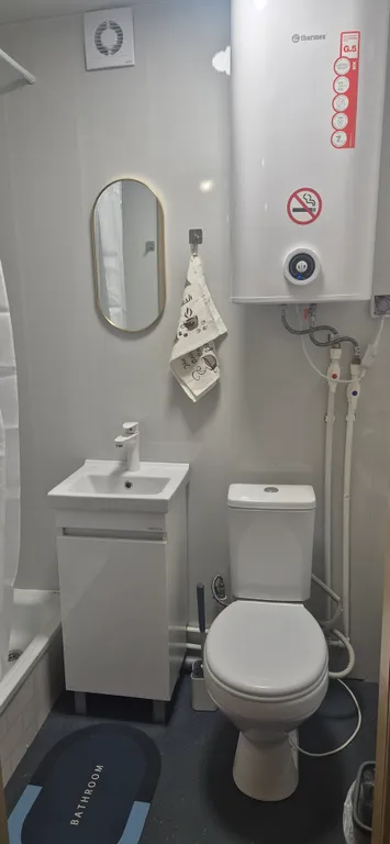 Уютный домик на берегу реки