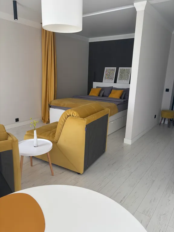 Светлая студия на берегу Волги в центре города