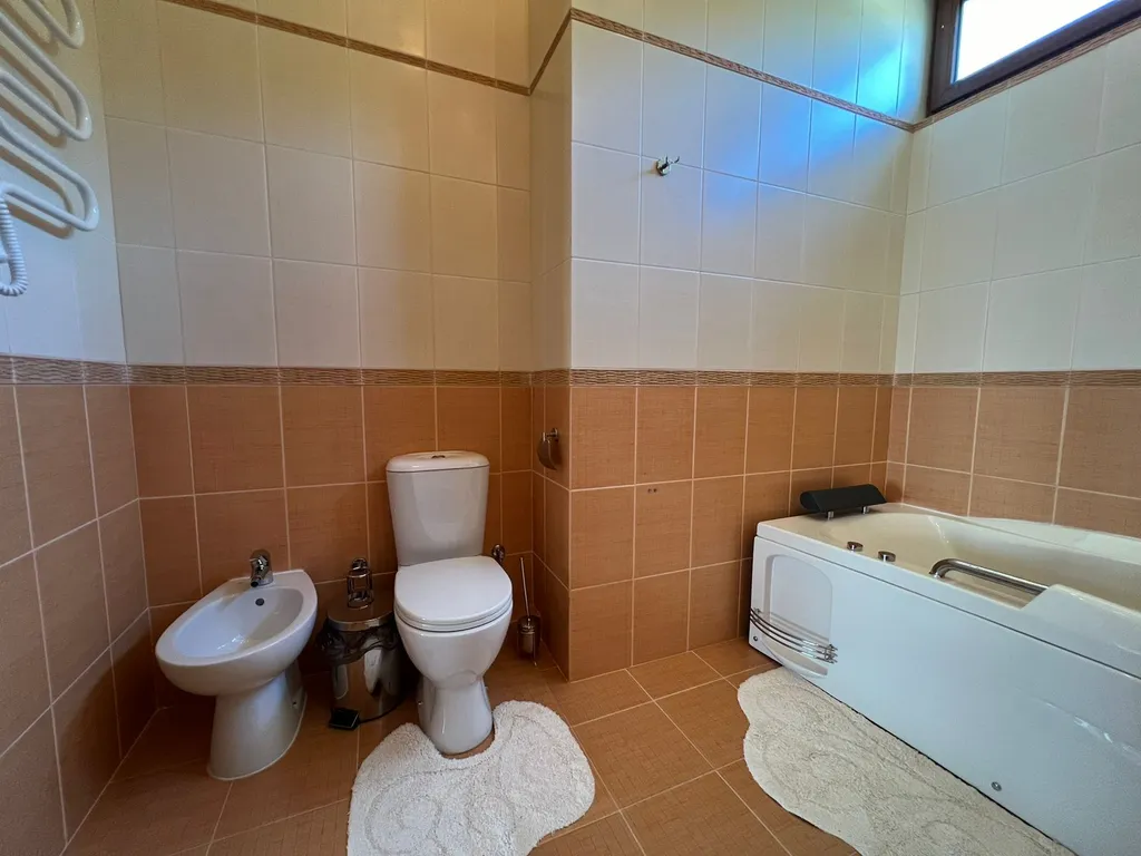 Видовые 3-комнатные апартаменты возле пляжа