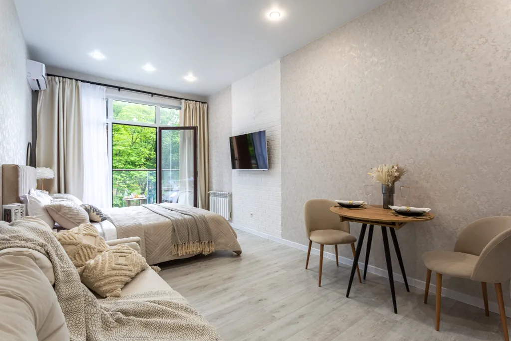 Студия с балконом и видом на лесопарк