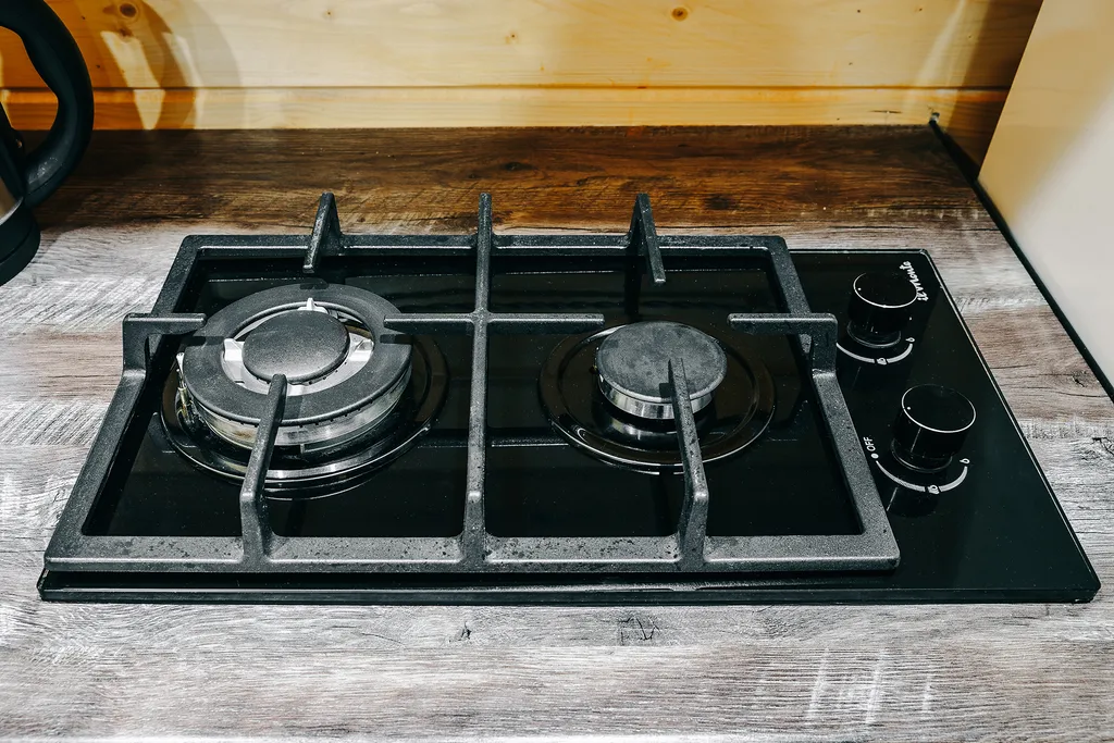 Коттедж с бассейном в лесу