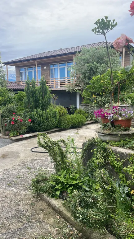 Семейный номер с видом на сад и на горы