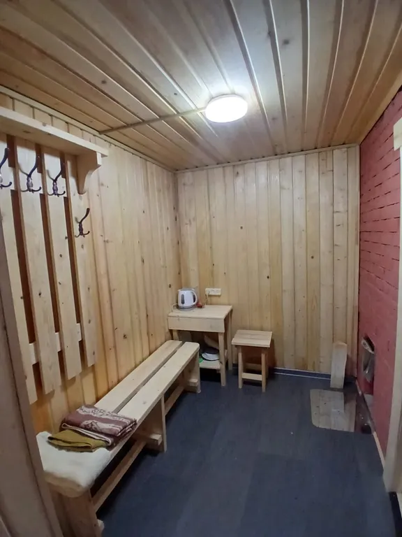 Дом рядом с озером