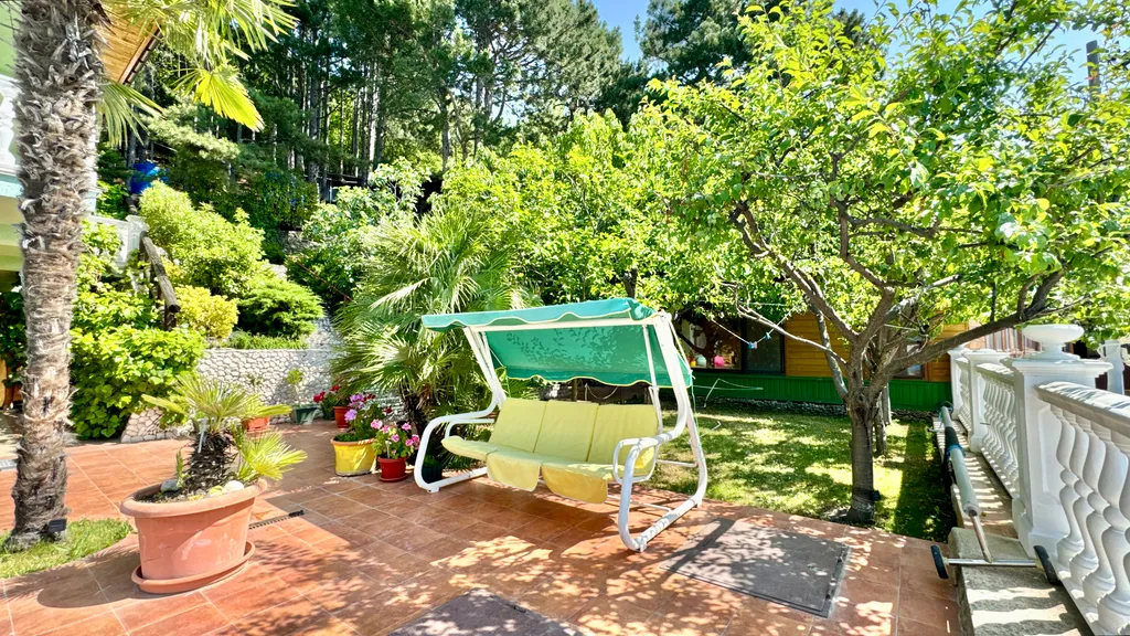 Дом с бассейном в Аутке