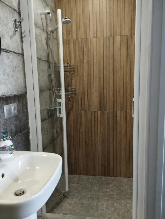 Комната с панорамным окном в центре Агоя