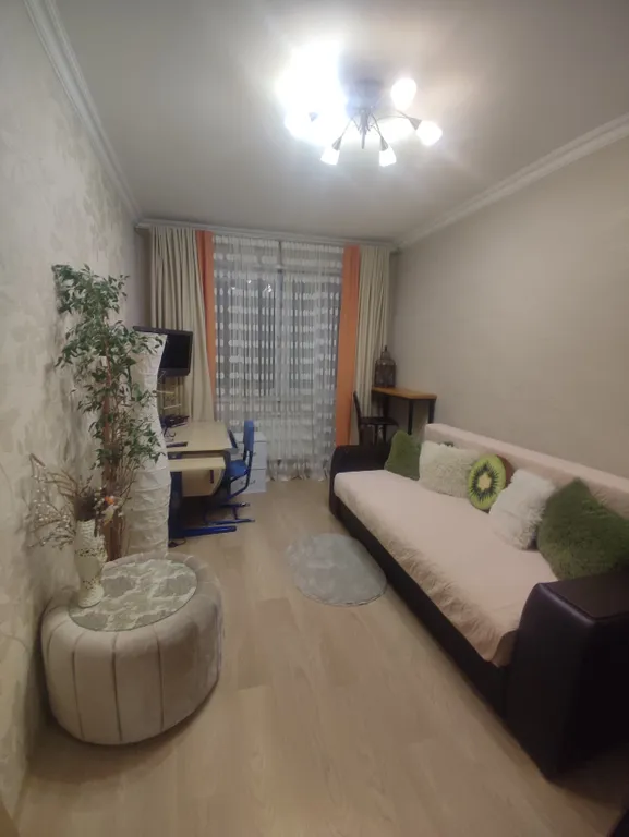 Трешка в центре города с охраняемой парковкой