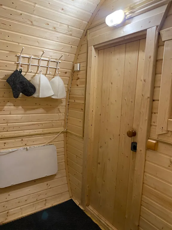 Уютный скандинавский домик у леса