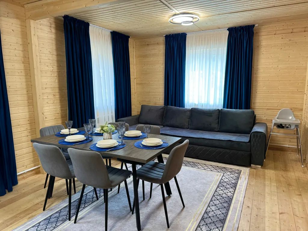 Уютный дом с детской площадкой