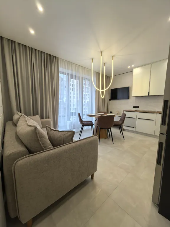 Выдающуюся квартира с дизайнерским ремонтом в центре города