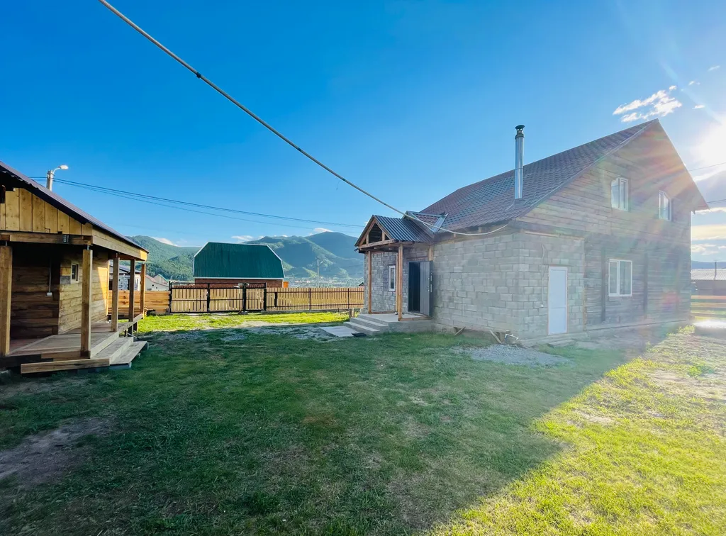 Благоустроенный просторный коттедж с видом на горы для большой компани