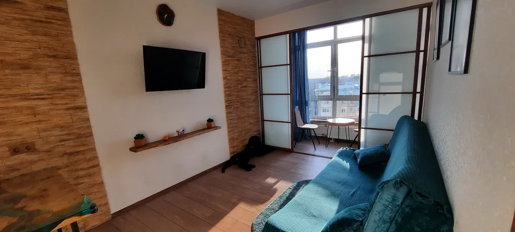 Апартамент с лаундж-зоной в экодизайне в центре города