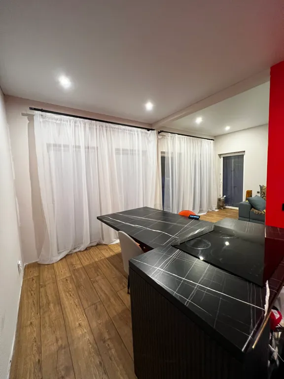 Дом с березовым лесом на участке