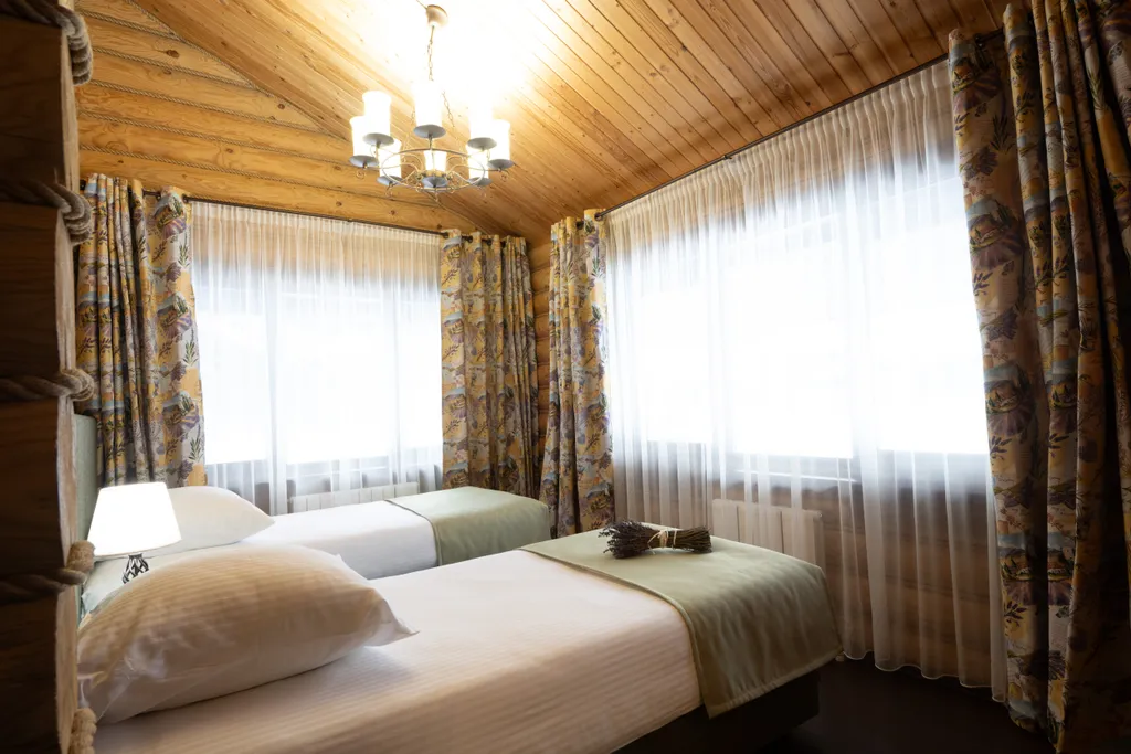 Бревенчатый коттедж Вип 1, 3 спальни на берегу озера Селигер