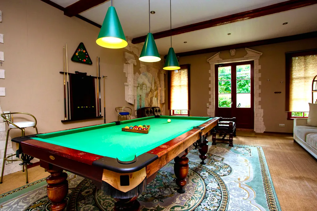 Дом с роскошным бассейном и 2 видами бань