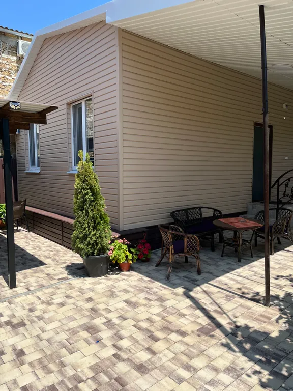 Уютный домик в 7 минутах от моря с зеленым двориком и парковой