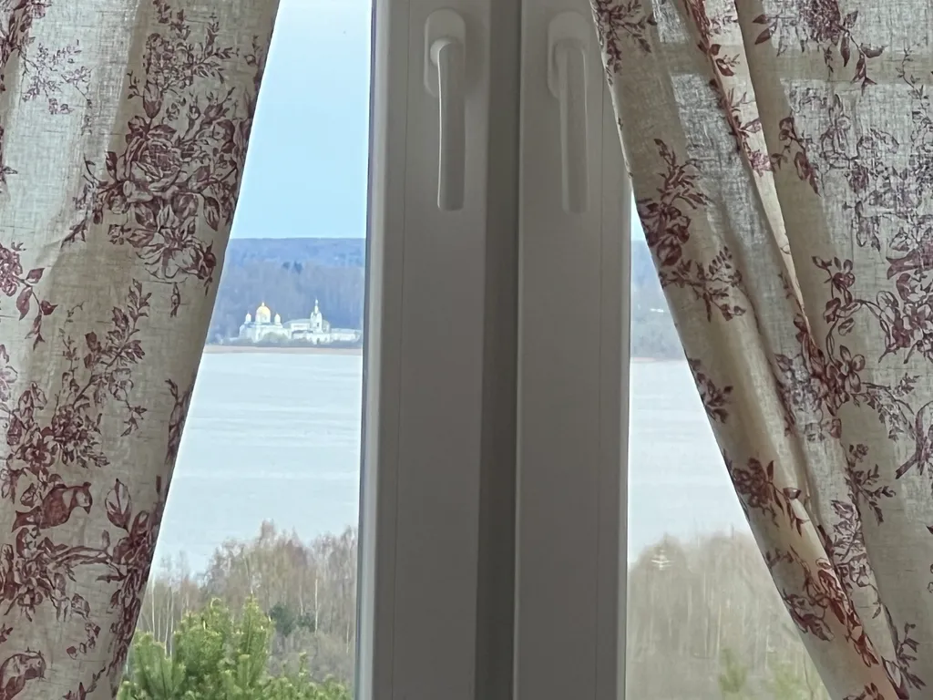 Двухэтажный дом с видом на Галичское озеро